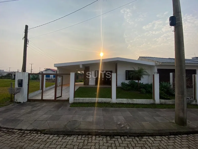 Ótima casa à 03 quadras do mar no centro da praia de Xangri-Lá: 2ª foto da galeria de imagens do imóvel