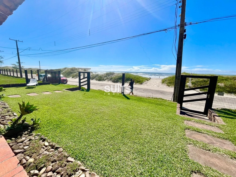 Excelente sobrado beira mar no centro de Xangri-Lá: 1ª foto da galeria de imagens do imóvel