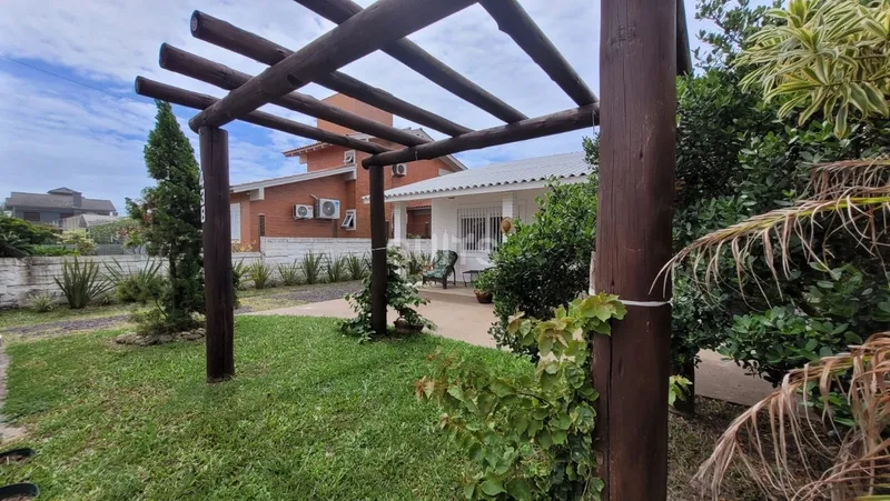 Ótima casa à 01 quadra do mar na praia de Rainha do Mar: 2ª foto da galeria de imagens do imóvel