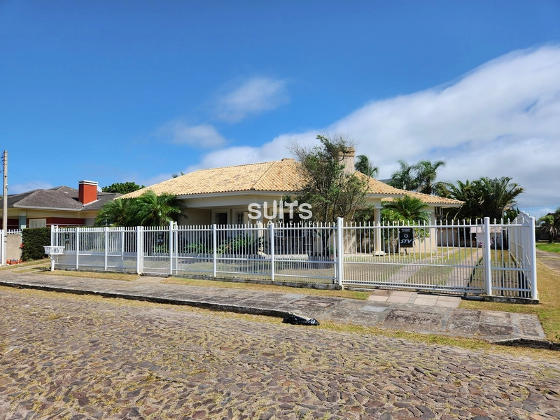 Excelente casa á venda na praia de Atlântida: 1ª foto da galeria de imagens do imóvel