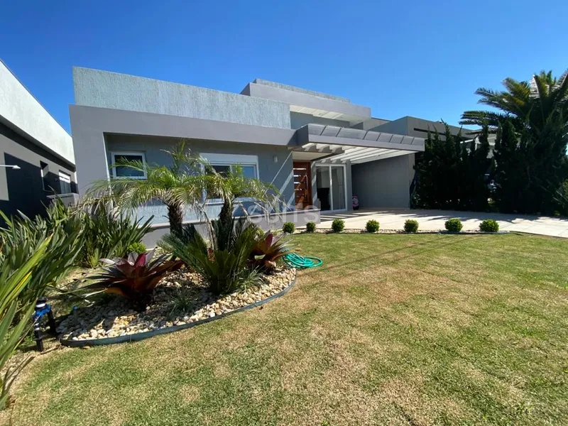 Linda casa no condomínio Riviera: 2ª foto da galeria de imagens do imóvel