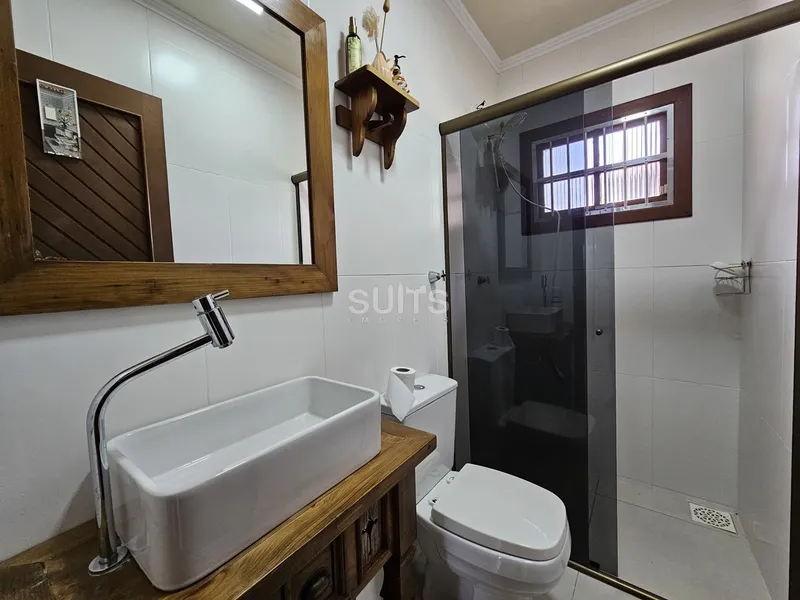 Excelente sobrado a venda próximo do mar: 10ª foto da galeria de imagens do imóvel