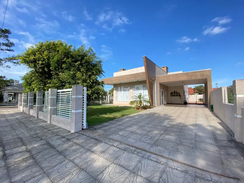 Excelente casa de esquina na praia de Atlântida: 2ª foto da galeria de imagens do imóvel