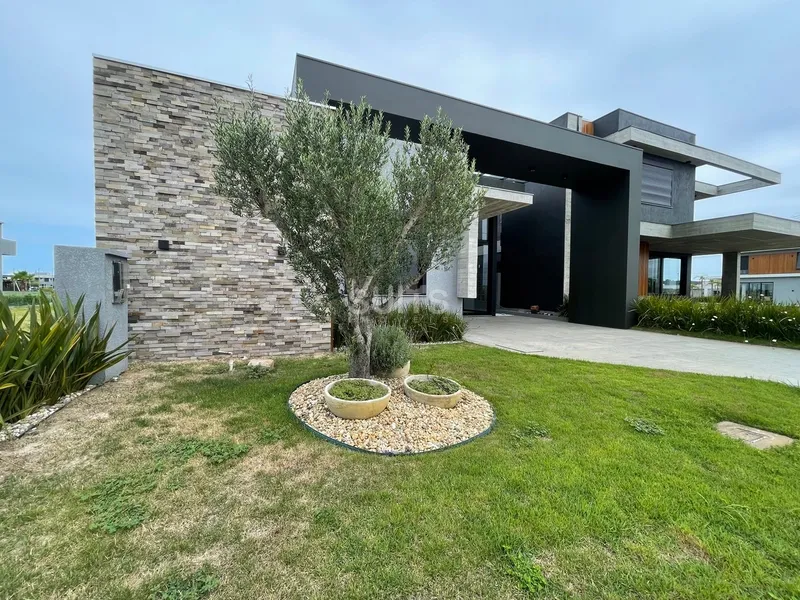 Linda casa de Alto padrão no Condomínio Riviera em Xangri-Lá: 4ª foto da galeria de imagens do imóvel