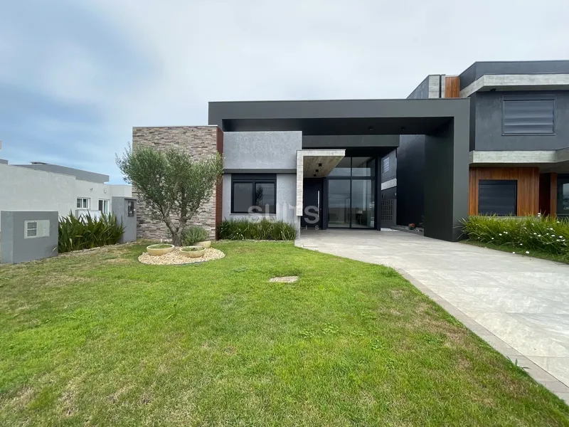 Linda casa de Alto padrão no Condomínio Riviera em Xangri-Lá: 3ª foto da galeria de imagens do imóvel