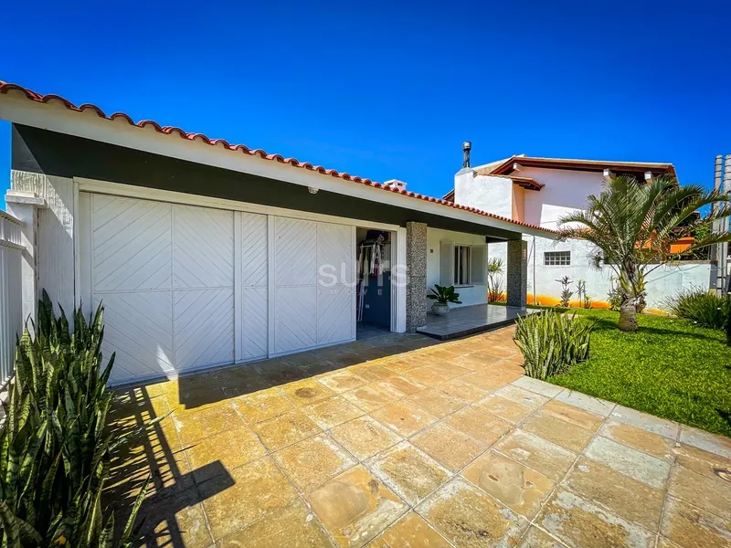 Excelente Casa Térrea a poucos metros do mar no Centro de Xangri-lá: 2ª foto da galeria de imagens do imóvel