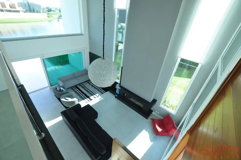 Excelente sobrado beira-lago no Condomínio Enseada: 3ª foto da galeria de imagens do imóvel