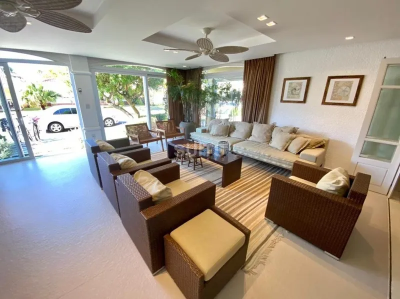 Lindo sobrado à venda no condomínio Villas Resort: 3ª foto da galeria de imagens do imóvel