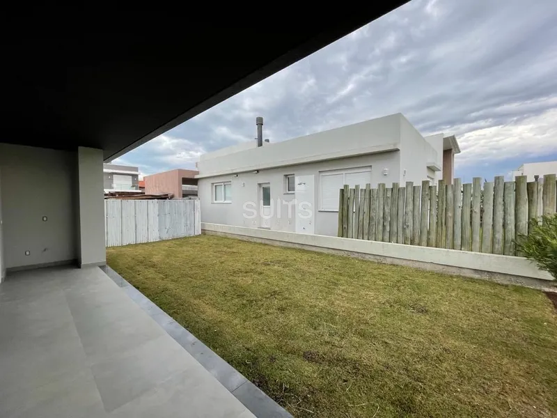 Magnífico sobrado com vista para o lago no Condomínio Las Palmas: 24ª foto da galeria de imagens do imóvel