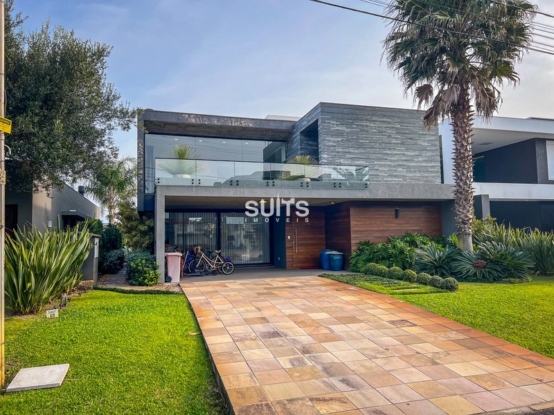 Excelente sobrado na beira do lago no condomínio Enseada: 1ª foto da galeria de imagens do imóvel