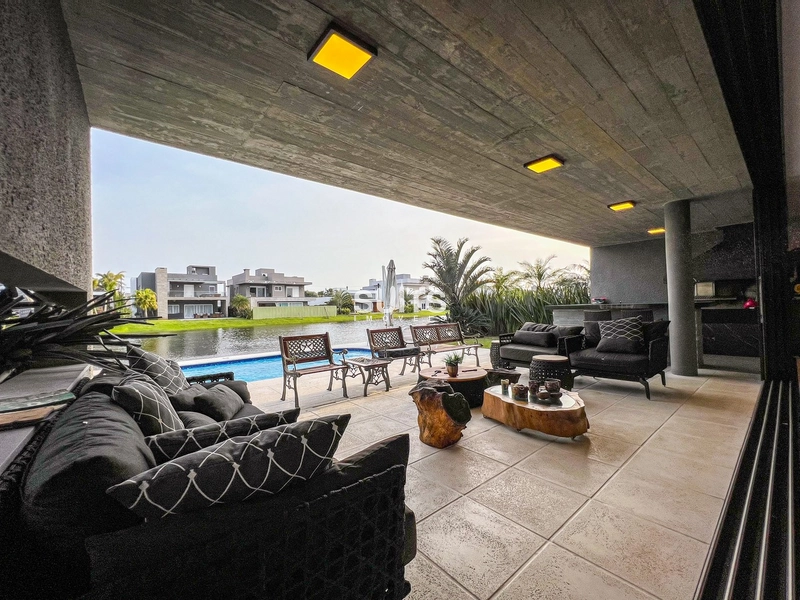 Excelente sobrado na beira do lago no condomínio Enseada: 18ª foto da galeria de imagens do imóvel