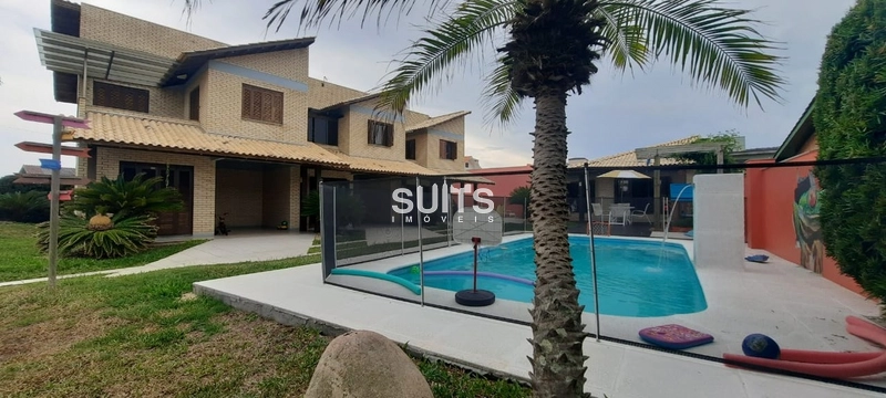 Excelente Sobrado á poucos metros do mar em Rainha do mar: 1ª foto da galeria de imagens do imóvel