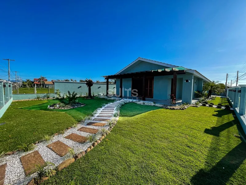 Excelente casa à venda no Centro de Xangri-Lá: 2ª foto da galeria de imagens do imóvel