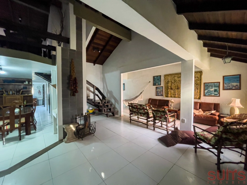 Ótimo sobrado próximo do mar no Centro de Xangri-Lá: 1ª foto da galeria de imagens do imóvel