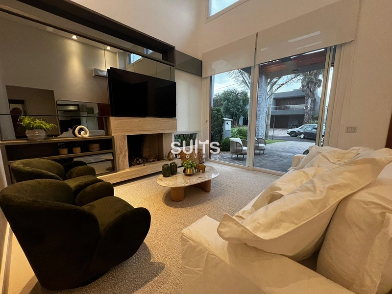 EXCELENTE CASA TERREA BEIRA LAGO CONDOMINIO ENSEADA: 4ª foto da galeria de imagens do imóvel