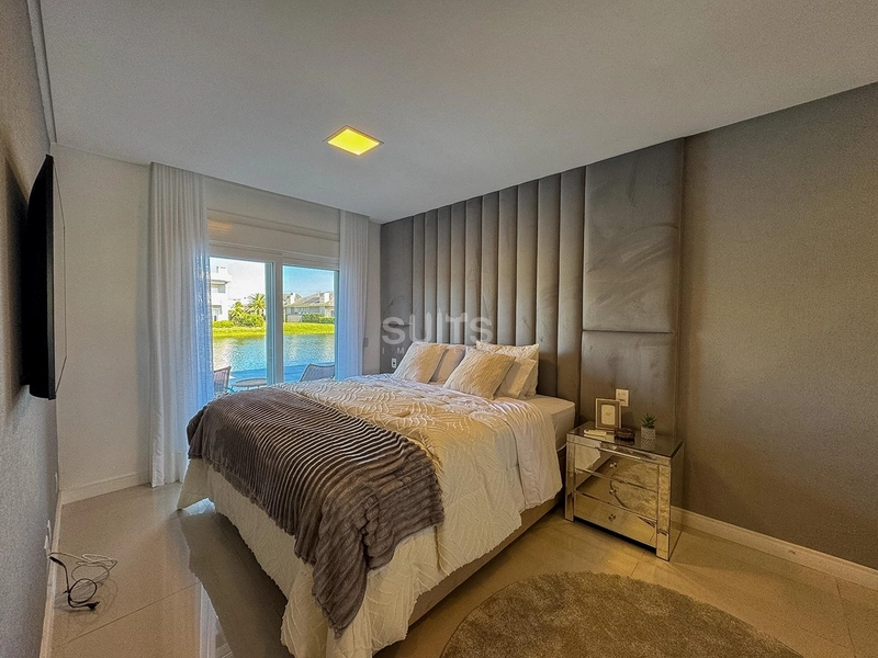 EXCELENTE CASA TERREA BEIRA LAGO CONDOMINIO ENSEADA: 27ª foto da galeria de imagens do imóvel