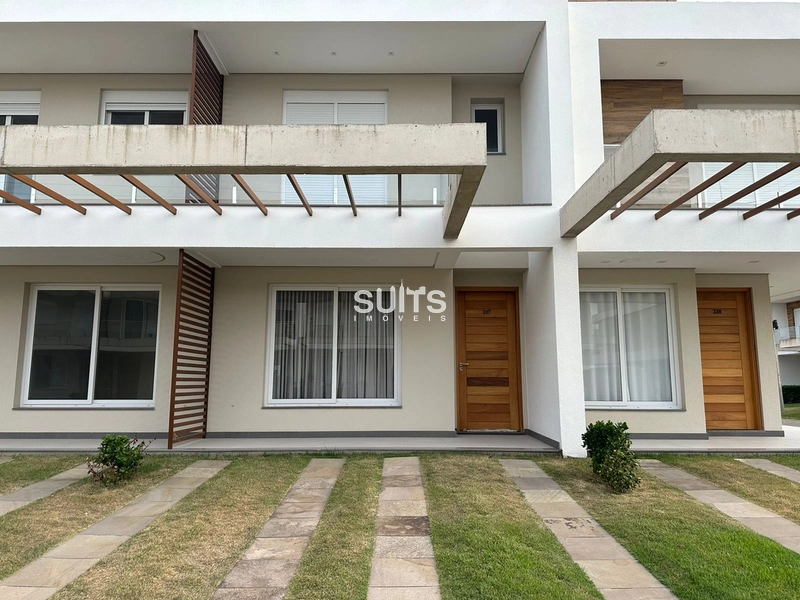 Excelente sobrado à venda no condomínio Murano em Capão da Canoa: 1ª foto da galeria de imagens do imóvel