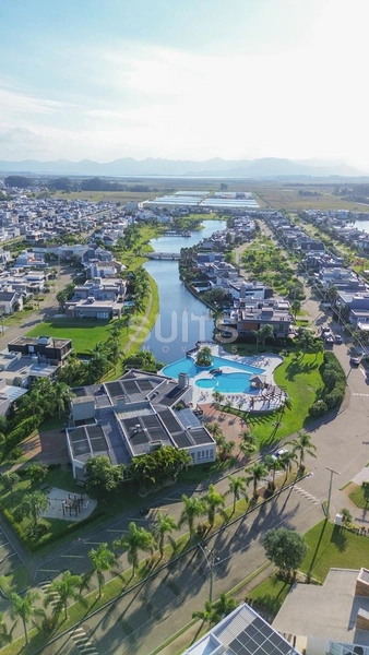 Excelente sobrado de esquina à venda no condomínio Sea Coast: 5ª foto da galeria de imagens do imóvel