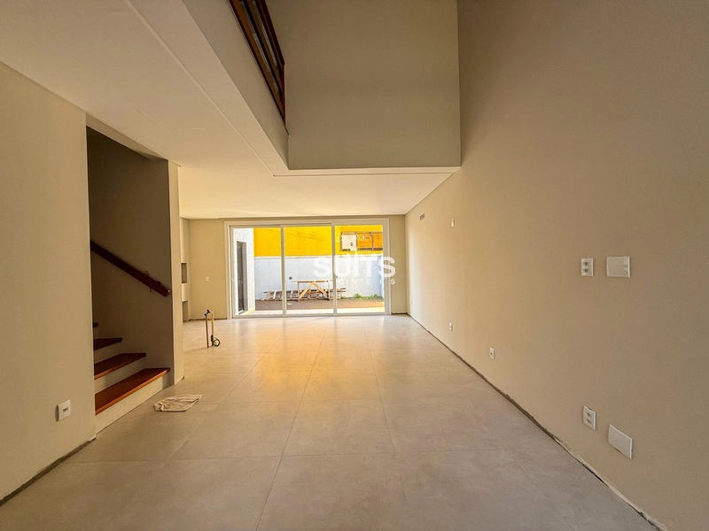 Excelente sobrado à venda no centro da praia de Xangri-Lá: 2ª foto da galeria de imagens do imóvel