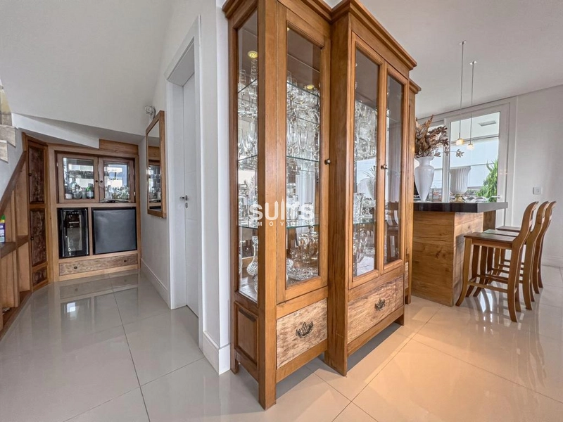 Sobrado com vista para o lago no condomínio Quintas do Lago: 7ª foto da galeria de imagens do imóvel