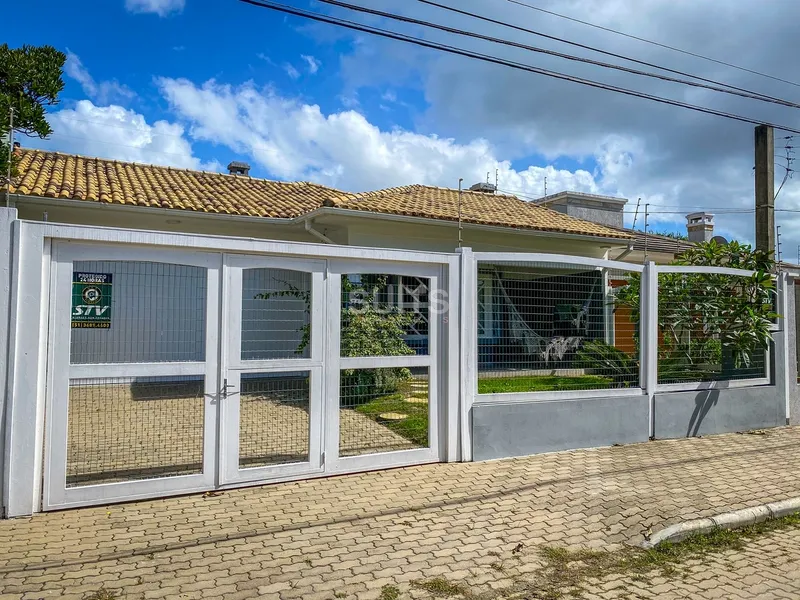 Excelente casa próxima do mar no centro de Xangri-Lá: 2ª foto da galeria de imagens do imóvel