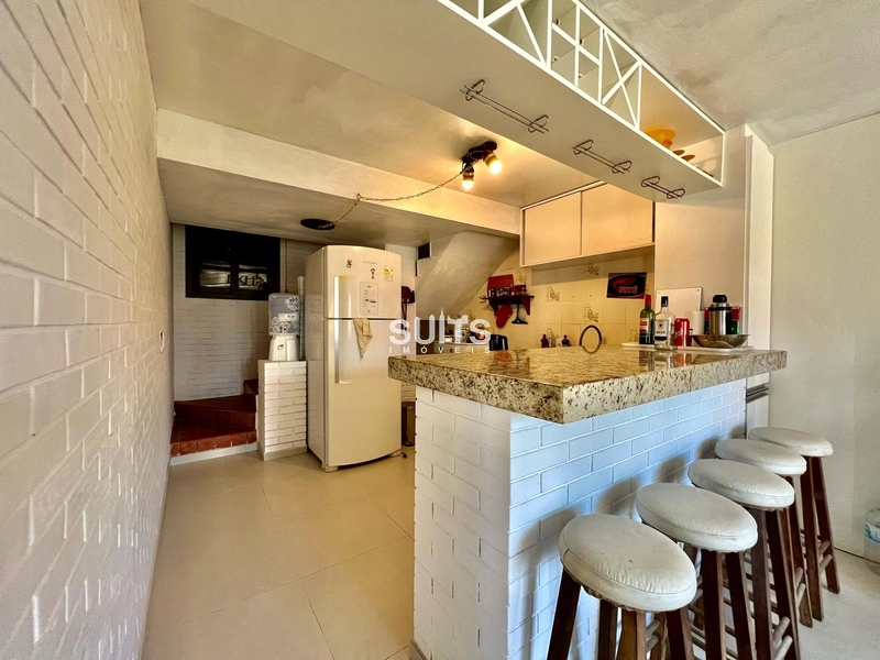 Excelente sobrado à venda próximo ao mar na praia de Rainha do mar: 13ª foto da galeria de imagens do imóvel