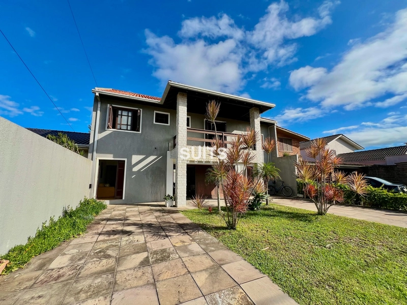 Excelente sobrado à venda próximo ao mar na praia de Rainha do mar: 1ª foto da galeria de imagens do imóvel