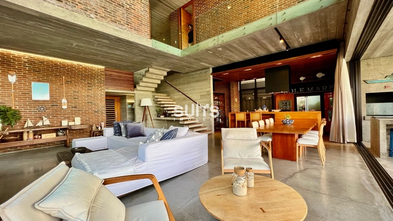 Sobrado beira lago mobiliado e decorado no Condomínio Enseada.: 3ª foto da galeria de imagens do imóvel