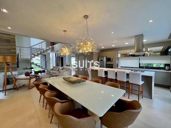 Incrível sobrado beira lago no condomínio Enseada: 3ª foto da galeria de imagens do imóvel