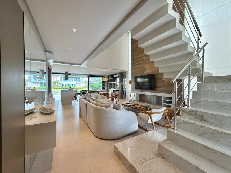 Incrível sobrado beira lago no condomínio Enseada: 5ª foto da galeria de imagens do imóvel