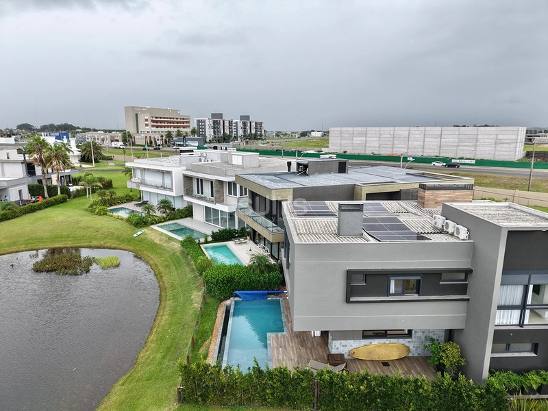 Incrível sobrado beira lago no condomínio Enseada: 45ª foto da galeria de imagens do imóvel