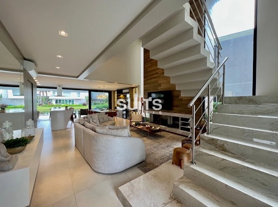 Incrível sobrado beira lago no condomínio Enseada: 2ª foto da galeria de imagens do imóvel