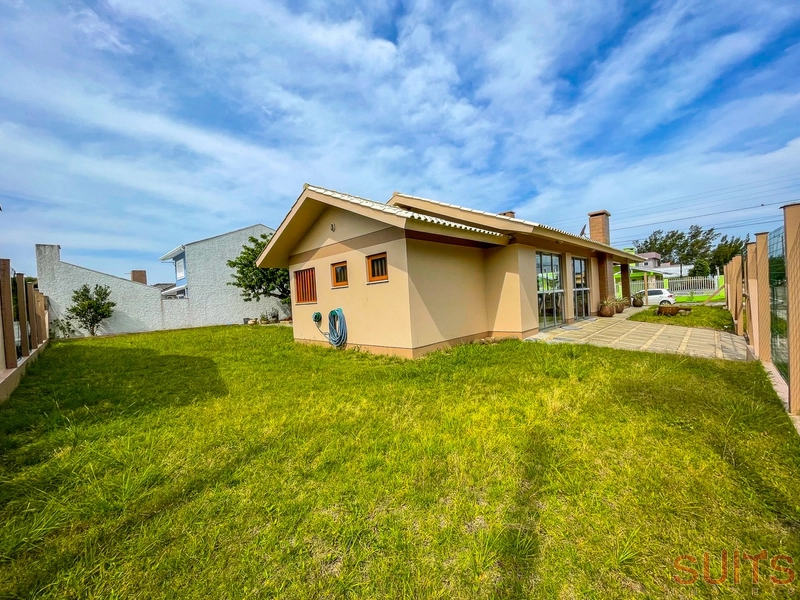 Ótima casa de esquina com 02 terrenos à venda na Noiva do Mar: 2ª foto da galeria de imagens do imóvel