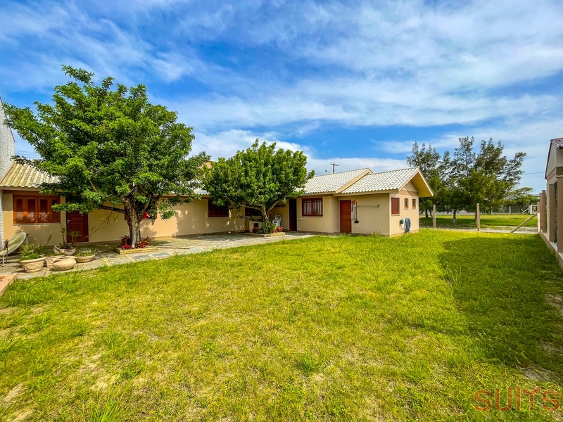 Ótima casa de esquina com 02 terrenos à venda na Noiva do Mar: 3ª foto da galeria de imagens do imóvel