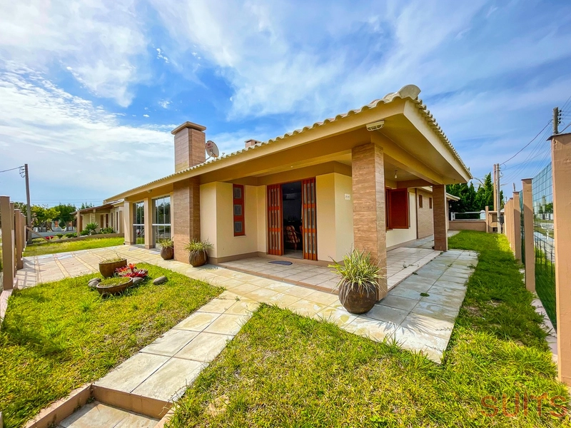 Ótima casa de esquina com 02 terrenos à venda na Noiva do Mar: 1ª foto da galeria de imagens do imóvel