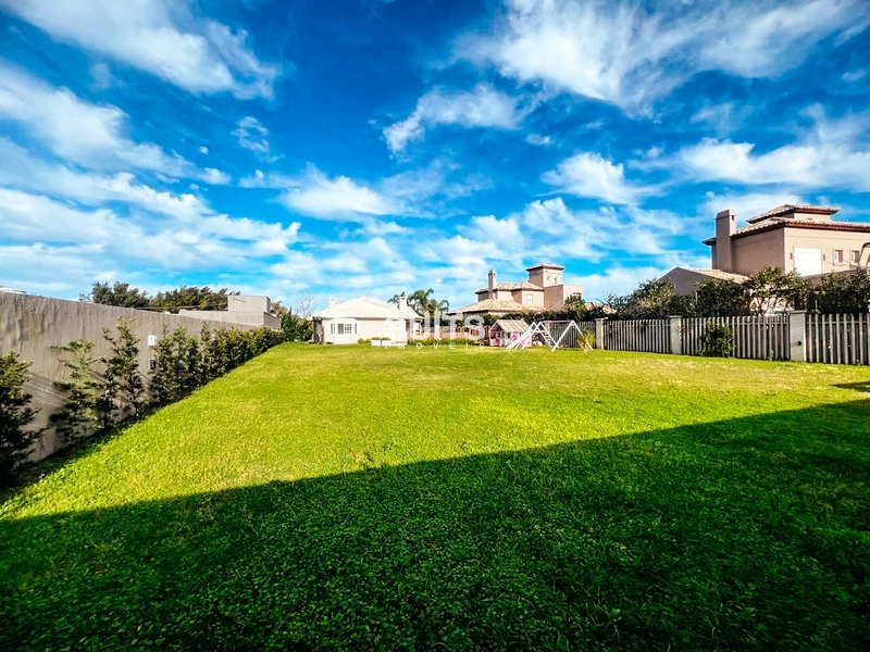 Excelente casa com 02 terrenos à venda em Atlântida: 38ª foto da galeria de imagens do imóvel