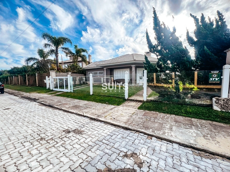 Excelente casa com 02 terrenos à venda em Atlântida: 2ª foto da galeria de imagens do imóvel