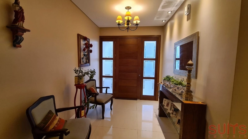 Lindíssima mansão próxima ao clube non condomínio Malibu: 2ª foto da galeria de imagens do imóvel