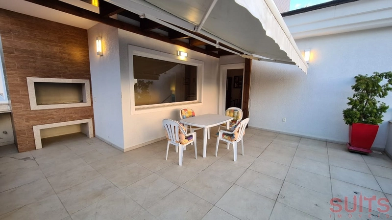 Lindíssima mansão próxima ao clube non condomínio Malibu: 12ª foto da galeria de imagens do imóvel