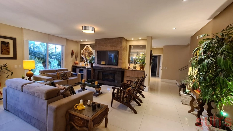 Lindíssima mansão próxima ao clube non condomínio Malibu: 3ª foto da galeria de imagens do imóvel