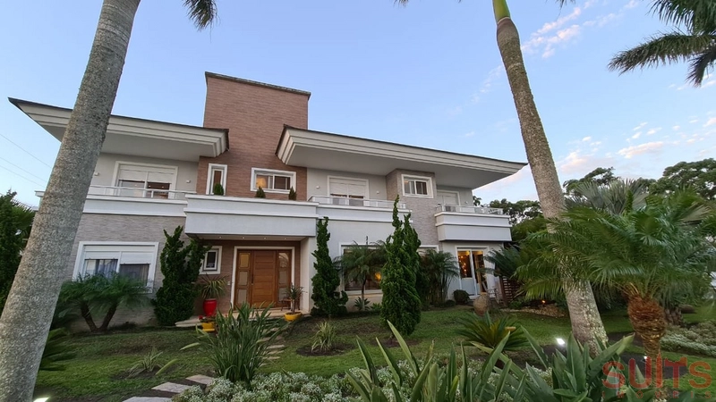 Lindíssima mansão próxima ao clube non condomínio Malibu: 1ª foto da galeria de imagens do imóvel