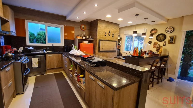 Lindíssima mansão próxima ao clube non condomínio Malibu: 8ª foto da galeria de imagens do imóvel