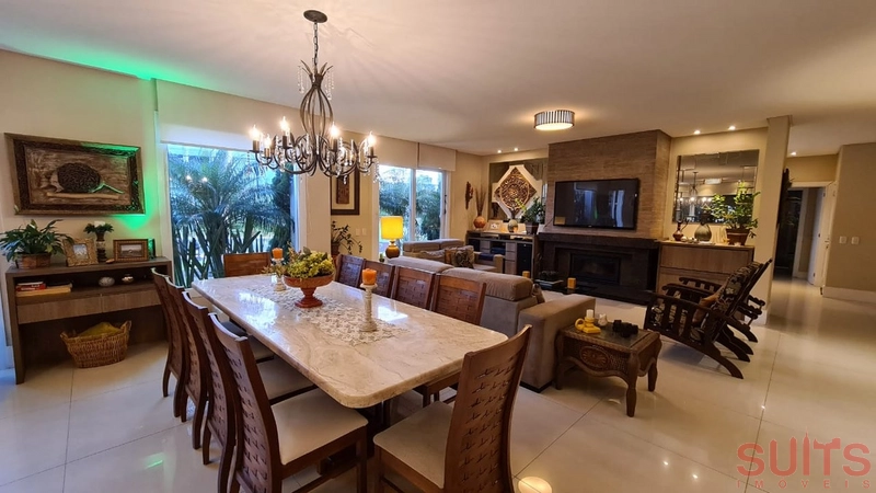 Lindíssima mansão próxima ao clube non condomínio Malibu: 4ª foto da galeria de imagens do imóvel