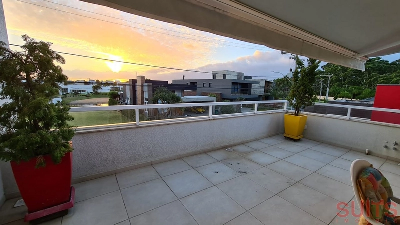 Lindíssima mansão próxima ao clube non condomínio Malibu: 11ª foto da galeria de imagens do imóvel