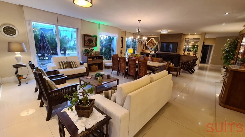 Lindíssima mansão próxima ao clube non condomínio Malibu: 6ª foto da galeria de imagens do imóvel