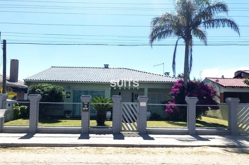 Excelente casa na praia de Atlântida: 1ª foto da galeria de imagens do imóvel