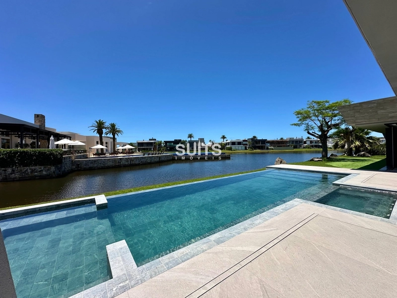 Excelente mansão á venda no Condomínio Enseada: 1ª foto da galeria de imagens do imóvel