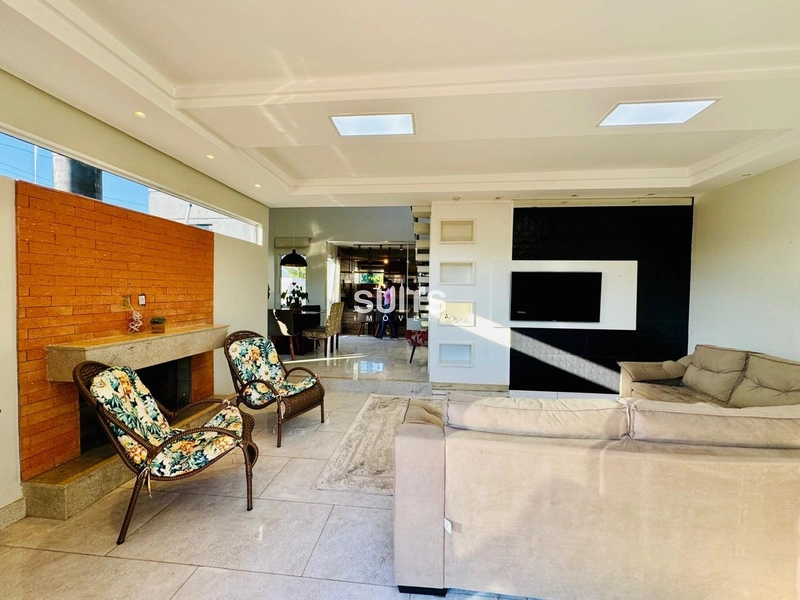 Belíssima Casa de Esquina  em Noiva do Mar: 3ª foto da galeria de imagens do imóvel