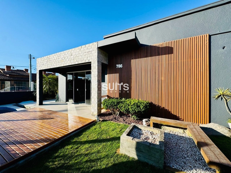 Belíssima Casa de Esquina  em Noiva do Mar: 2ª foto da galeria de imagens do imóvel