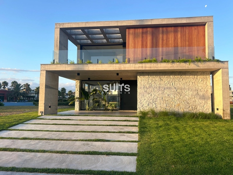 Excelente sobrado beira lago à venda no condomínio Celebration: 1ª foto da galeria de imagens do imóvel